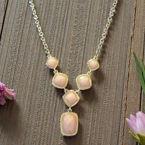 Beautiful Vintage Monet Light Peach and Gold Tone Necklace 18”